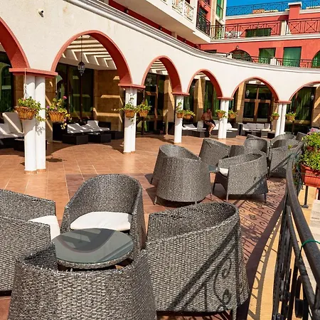 Апартаменты Menada *