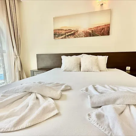 Апартаменты Menada *