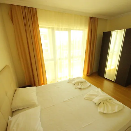 Апартаменты Menada *